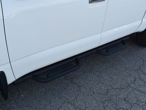 Used 2021 Nissan Titan SV w/ SV Convenience Package AWD/4WD image 4