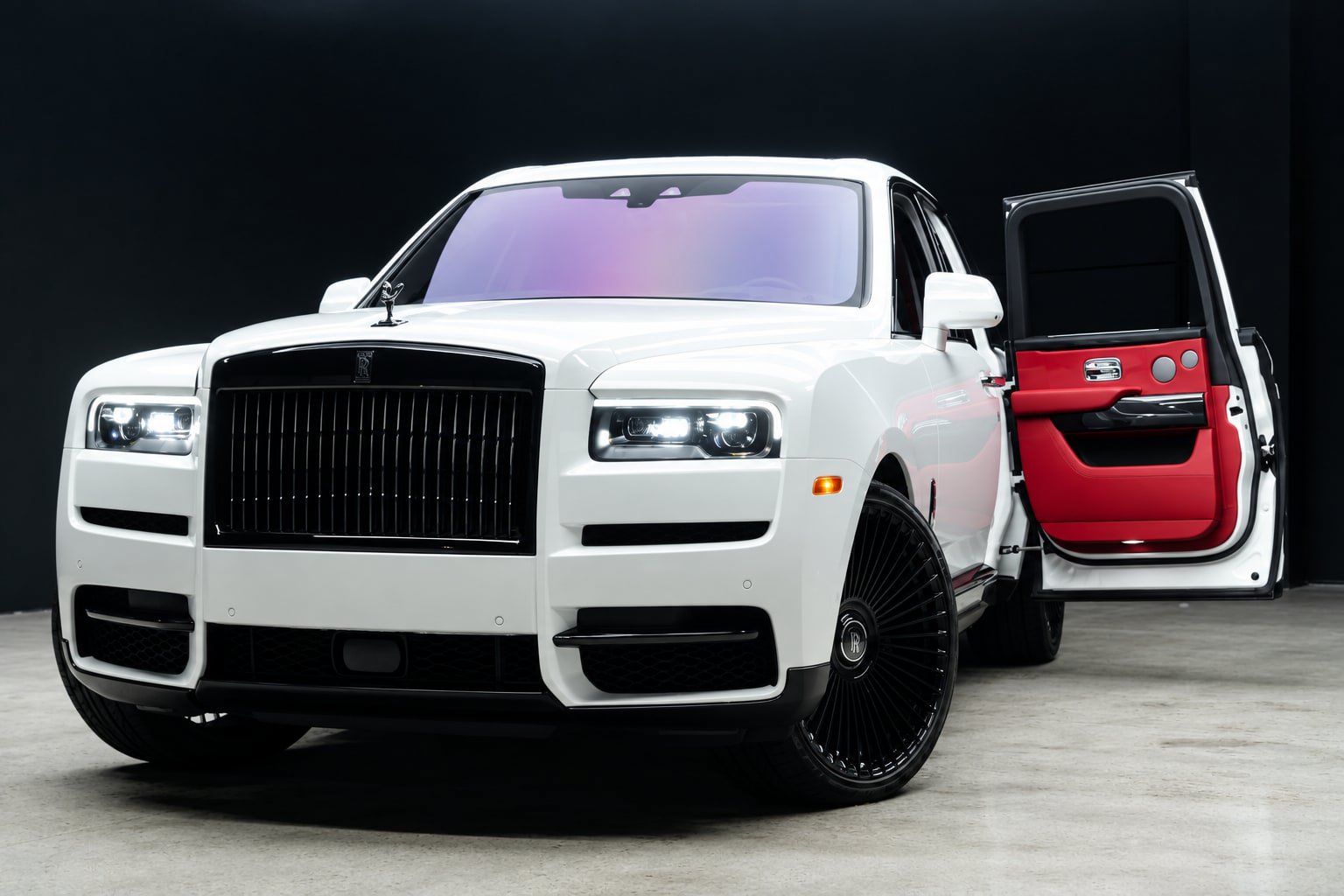Used 2023 Rolls-Royce Cullinan Black Badge AWD/4WD image 2
