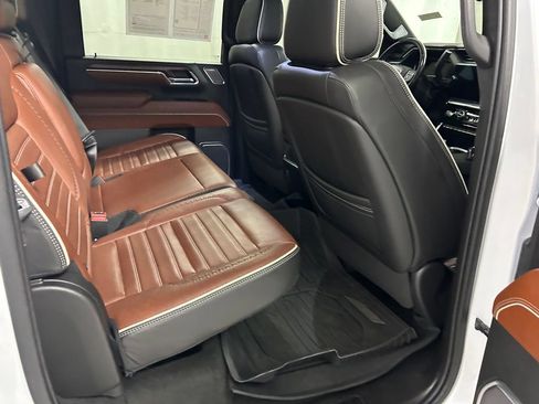 Used 2024 GMC Sierra 2500 Denali Ultimate AWD/4WD image 11