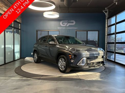 Used 2024 Hyundai Kona SE FWD image 1