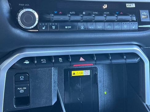 Used 2024 Toyota Tundra Platinum image 19