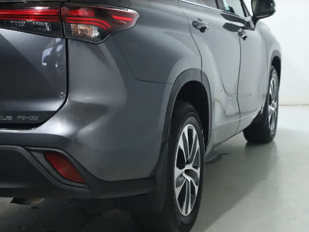 Used 2024 Toyota Highlander XLE AWD/4WD image 54