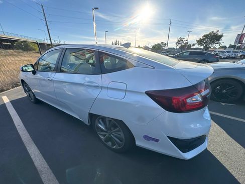 Used 2018 Honda Clarity Touring image 5