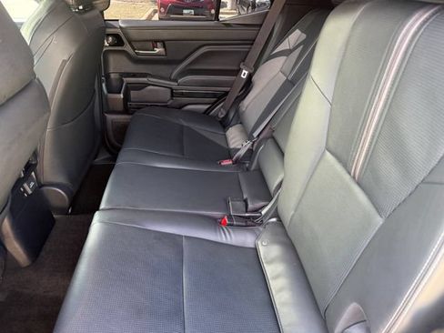Used 2025 Toyota 4Runner Limited AWD/4WD image 29
