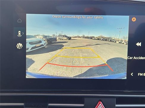 Used 2025 Hyundai Elantra SEL image 23