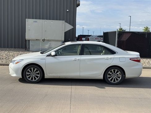Used 2015 Toyota Camry XLE w/ Moonroof Package FWD image 8