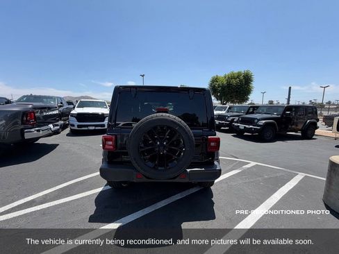 Used 2025 Jeep Wrangler Unlimited Sahara AWD/4WD image 4