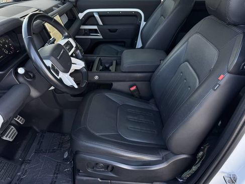 Used 2022 Land Rover Defender 90 X-Dynamic SE image 14