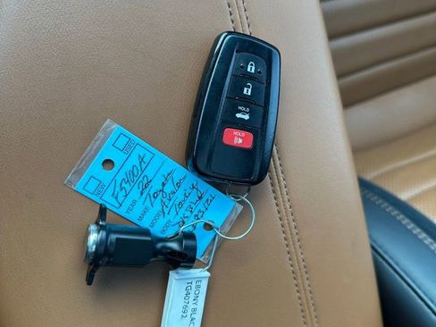 Used 2022 Toyota Avalon Touring image 30