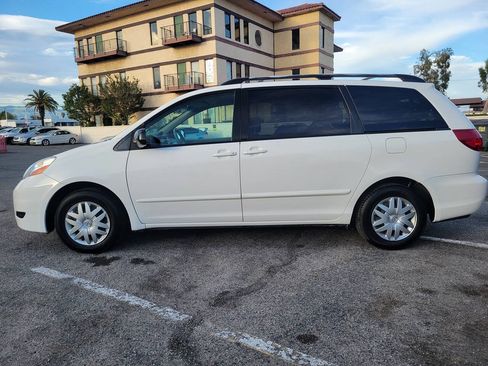 Used 2008 Toyota Sienna LE FWD image 2