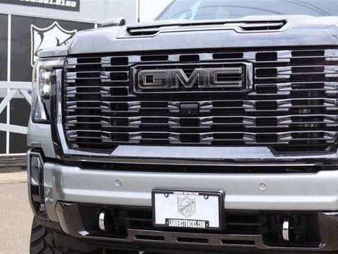 Used 2024 GMC Sierra 2500 Denali Ultimate AWD/4WD image 10