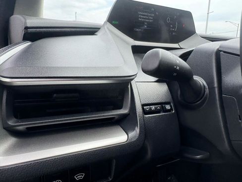 Used 2025 Toyota Prius LE image 31