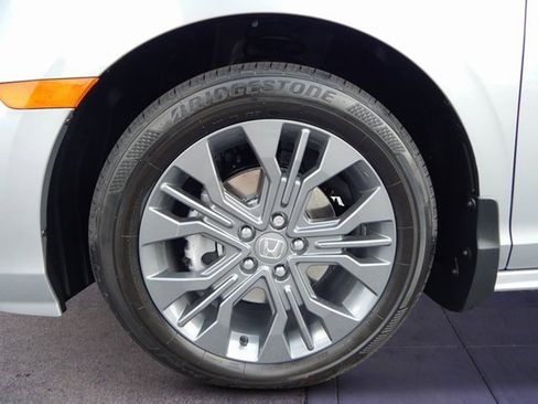 New 2026 Honda Odyssey Touring image 9