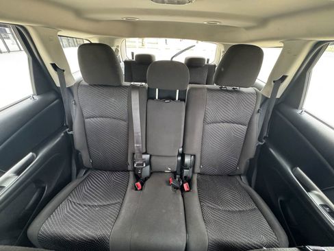 Used 2019 Dodge Journey SE image 16