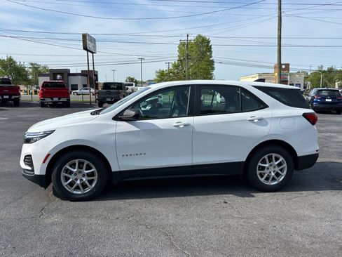 Used 2022 Chevrolet Equinox LS image 3
