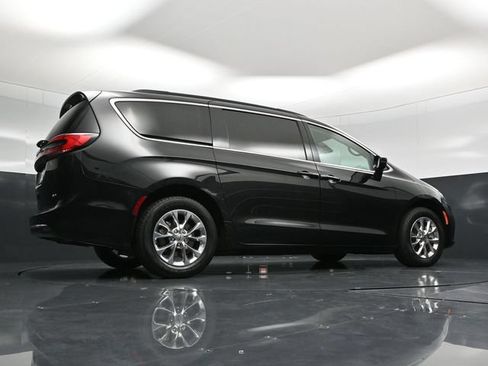 Certified 2022 Chrysler Pacifica Touring-L AWD/4WD image 58