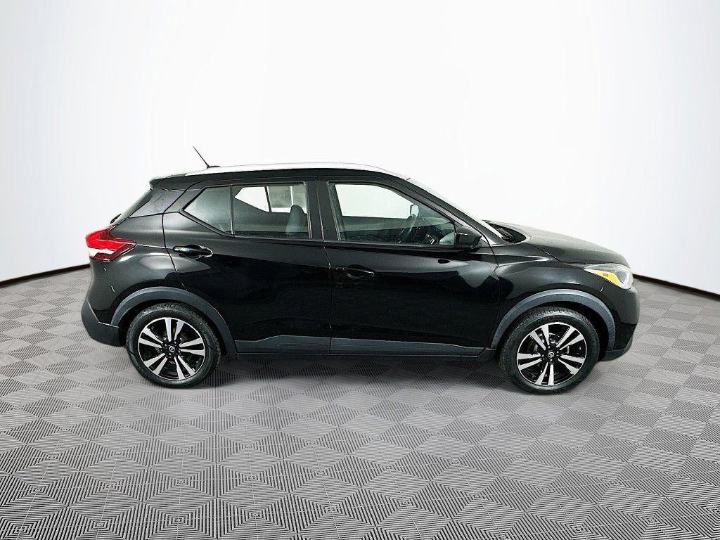 Used 2019 Nissan Kicks SV FWD image 11