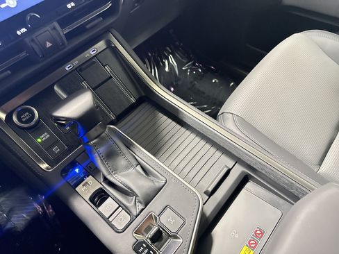 Used 2025 Lexus GX 550 w/ Accessory Package (2T) image 27