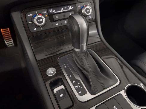 Used 2015 Volkswagen Touareg Executive image 24