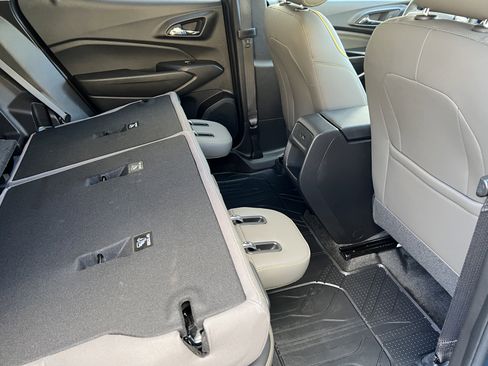 Used 2025 Chevrolet Trax ACTIV w/ Sunroof Package image 21