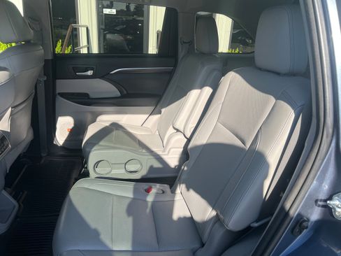 Used 2015 Toyota Highlander Limited image 9