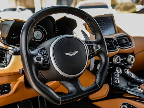 Used 2020 Aston Martin V8 Vantage Coupe RWD image 12