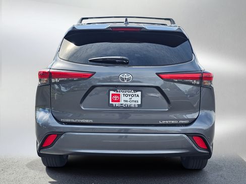 Used 2023 Toyota Highlander Limited AWD/4WD image 4