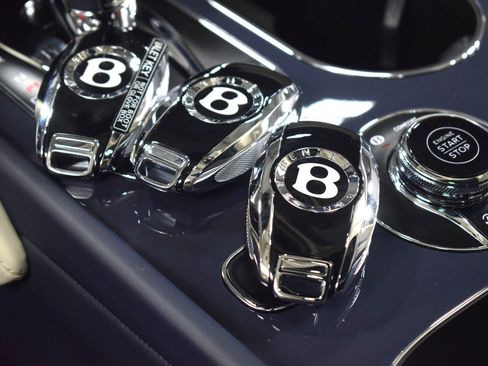 New 2025 Bentley Bentayga image 43