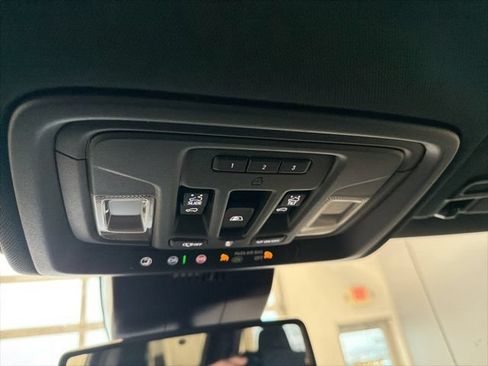 Used 2025 GMC Sierra 1500 AT4 w/ AT4 Premium Package AWD/4WD image 15