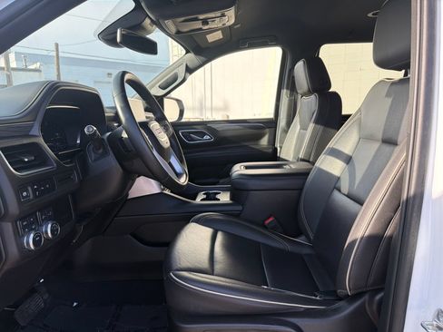 Used 2024 GMC Yukon SLT AWD/4WD image 16
