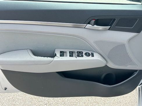 Used 2017 Hyundai Elantra SE FWD image 16