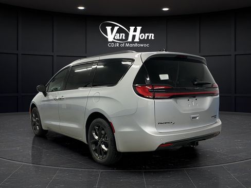 New 2026 Chrysler Pacifica Limited w/ S Appearance Package AWD/4WD image 3