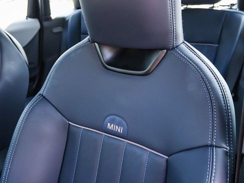 Used 2025 MINI Cooper 4-Door Hardtop FWD image 29