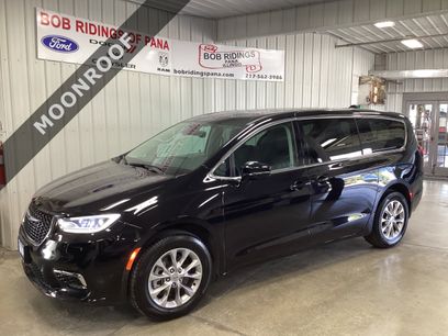 Used 2024 Chrysler Pacifica Touring-L
