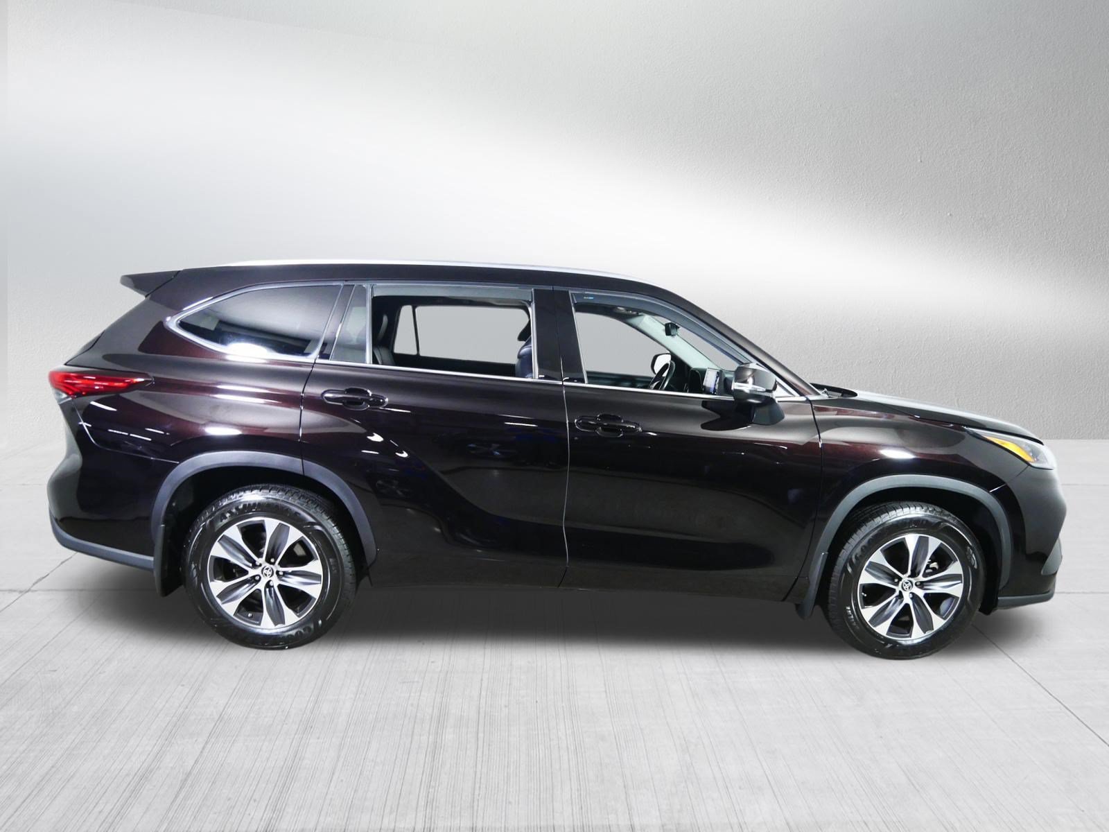 Used 2020 Toyota Highlander XLE AWD/4WD image 8