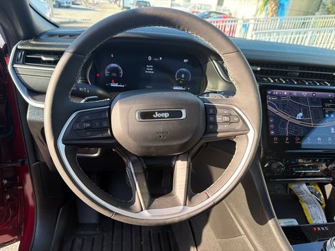 Used 2024 Jeep Grand Cherokee Limited w/ Luxury Tech Group II RWD image 19
