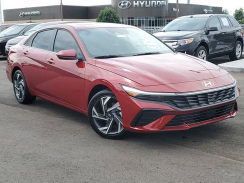 Certified 2025 Hyundai Elantra SEL FWD image 33