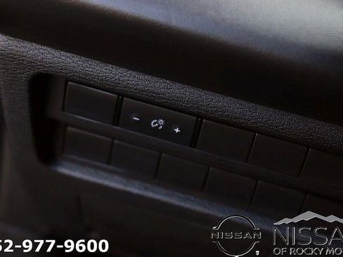 Used 2024 Mitsubishi Outlander FWD image 28