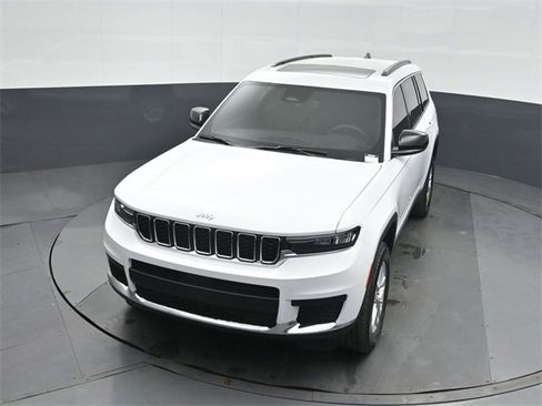 New 2025 Jeep Grand Cherokee L Laredo image 35