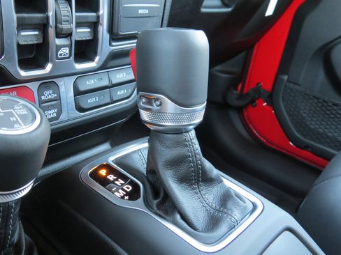 New 2025 Jeep Gladiator Rubicon image 31