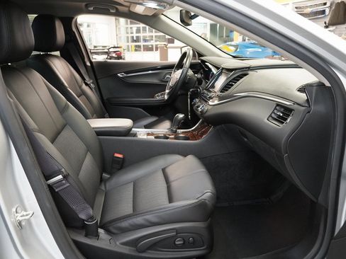 Used 2015 Chevrolet Impala LT w/ Convenience Package image 31