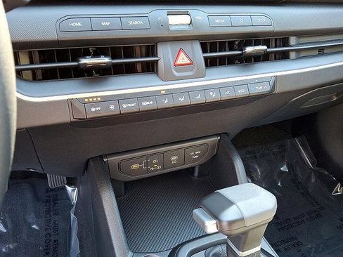 New 2025 Kia K4 LXS image 8