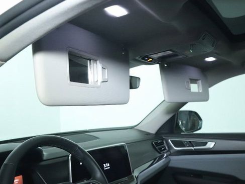 Used 2025 Volkswagen Atlas Peak Edition SE image 22