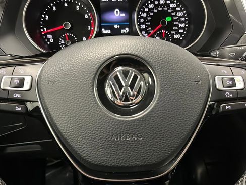 Used 2018 Volkswagen Tiguan SEL image 16