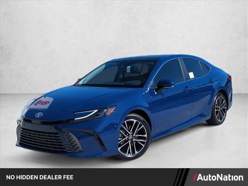 Used 2025 Toyota Camry XLE w/ Premium Plus Package FWD image 1