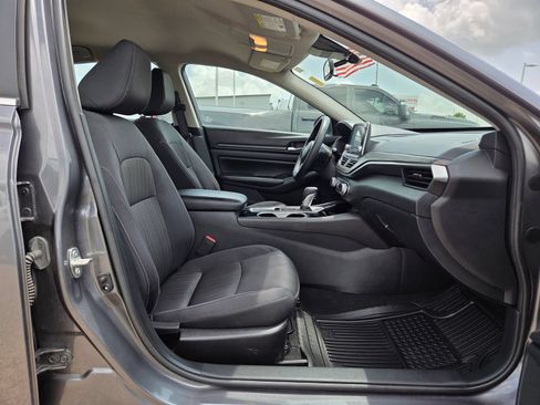 Used 2024 Nissan Altima 2.5 SV FWD image 19