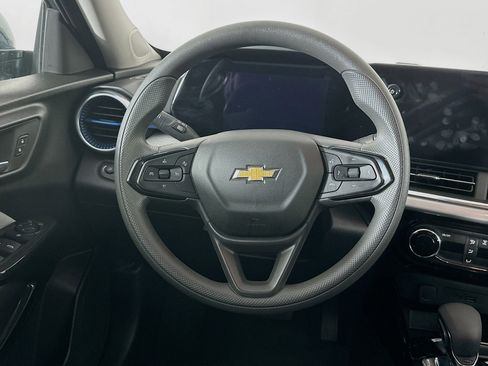 Used 2025 Chevrolet Trax LT image 17