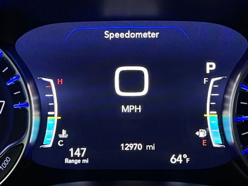 Used 2025 Chrysler Pacifica Select AWD/4WD image 17