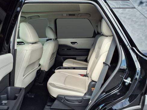 Used 2022 Nissan Pathfinder SL w/ SL Premium Package image 16