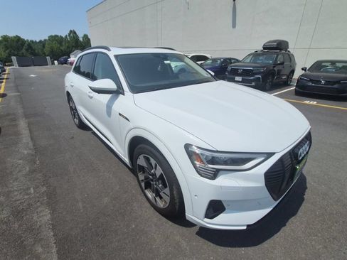 Used 2021 Audi e-tron Premium w/ Convenience Plus Package AWD/4WD image 2